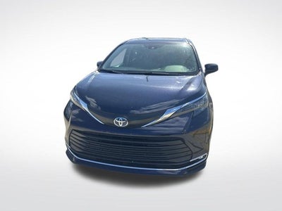 2024 Toyota Sienna XLE 8 Passenger