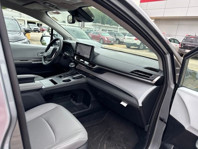 2026 Toyota Sienna XLE 8 Passenger