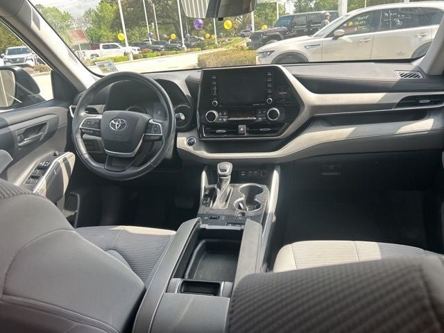 2022 Toyota Highlander LE