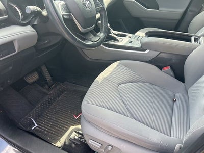 2022 Toyota Highlander LE