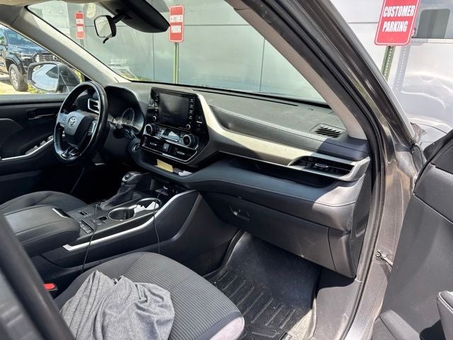 2020 Toyota Highlander LE