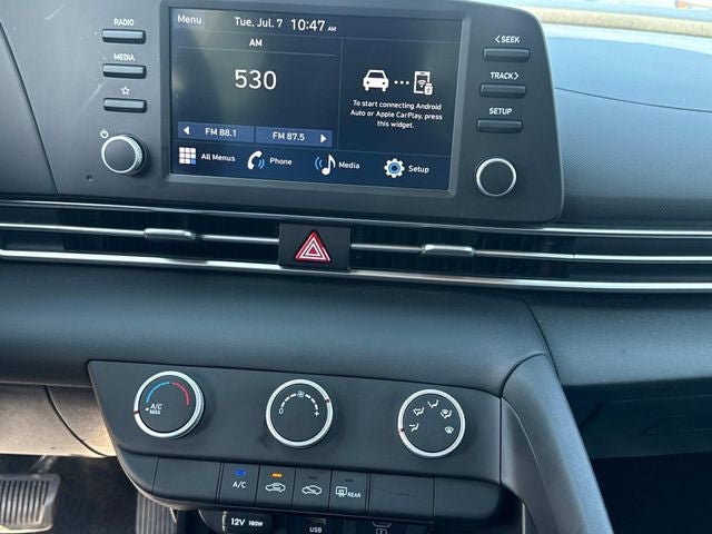 2024 Hyundai Elantra SE