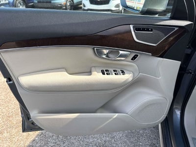 2019 Volvo XC90 T6 Momentum