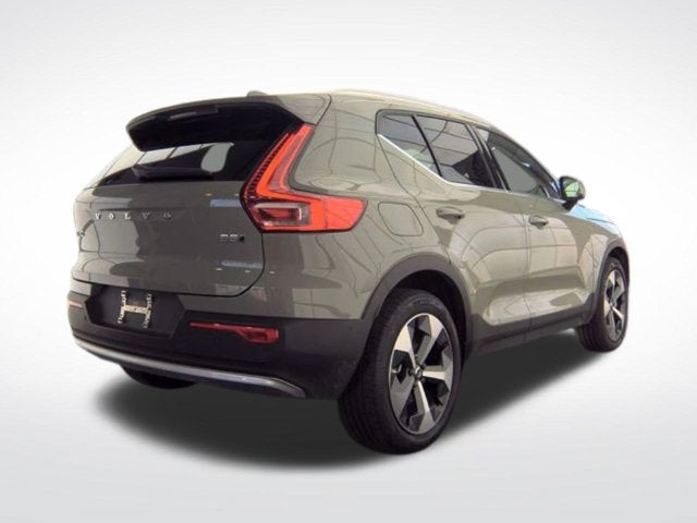 2024 Volvo XC40 B5 Plus Bright Theme