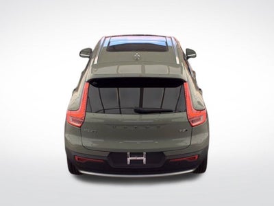 2024 Volvo XC40 B5 Plus Bright Theme