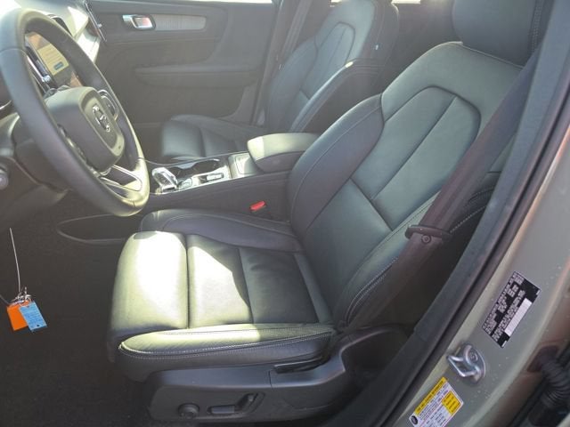 2024 Volvo XC40 B5 Plus Bright Theme